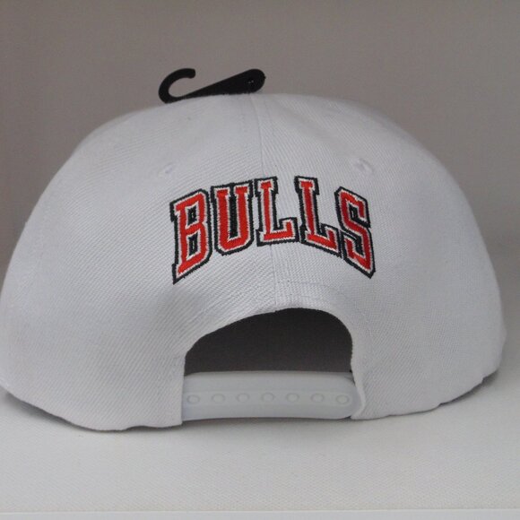 Chicago Bulls Snap Back Hat NWT - Picture 3 of 8